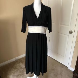 Short sleeve black and cream dress